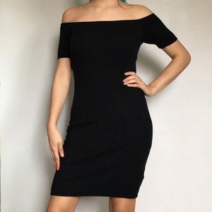 black bodycon dress